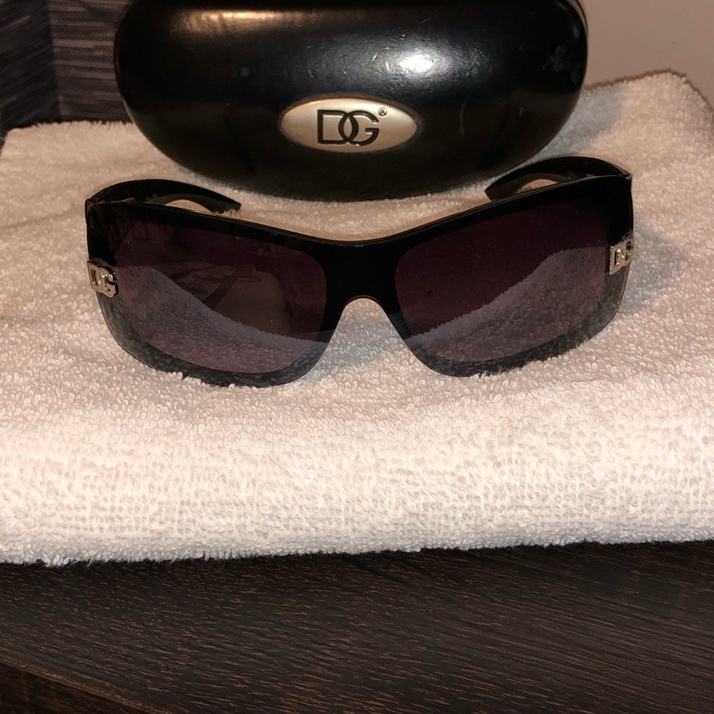 DG Women’s Sunglasses NWOT